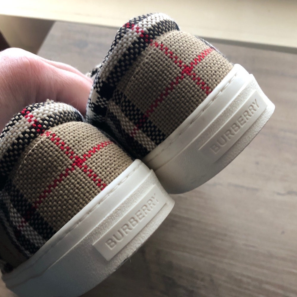 NWT Burberry Thompson Check Slip ons size 37 - Picture 3 of 14